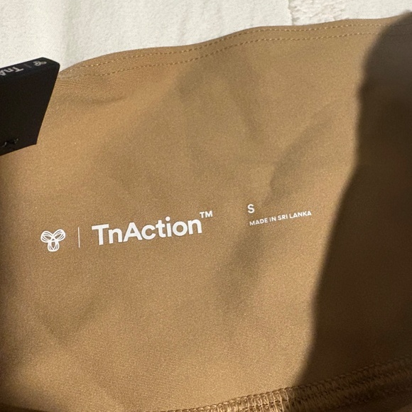 TNA GLOSS HI-RISE 7” SHORTS – TANNIN (NEW WITH TAGS!) - Picture 3 of 4